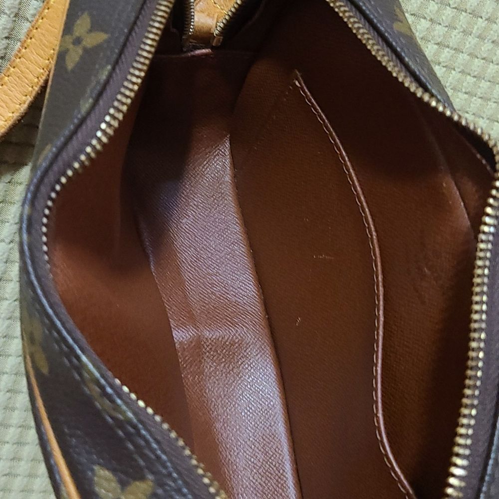 💯Authentic Louis Vuitton Handbag 🍀 - Picture 5 of 17